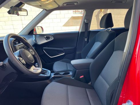 Used 2025 Kia Soul LX w/ LX Technology Package image 24