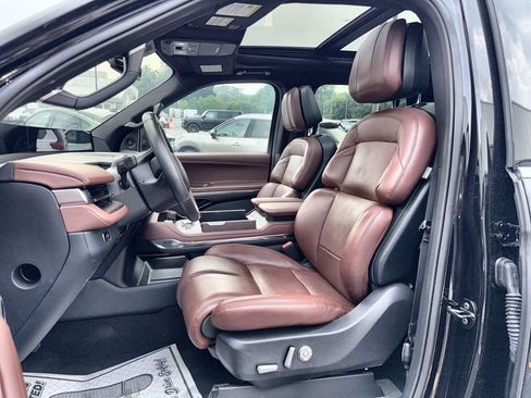 Used 2025 Lincoln Navigator Reserve AWD/4WD image 13
