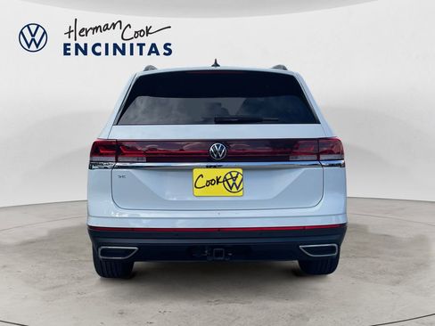 Certified 2025 Volkswagen Atlas SE image 4