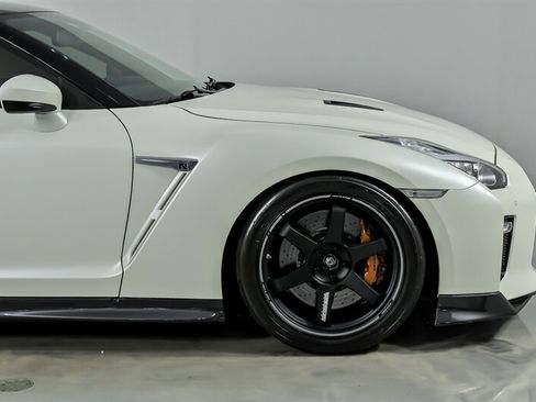 Used 2017 Nissan GT-R Premium AWD/4WD image 15
