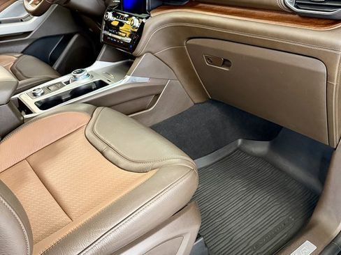 Used 2022 Ford Explorer King Ranch image 12