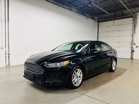 Used 2014 Ford Fusion SE FWD image 2