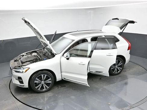 Used 2023 Volvo XC60 B5 Plus image 43