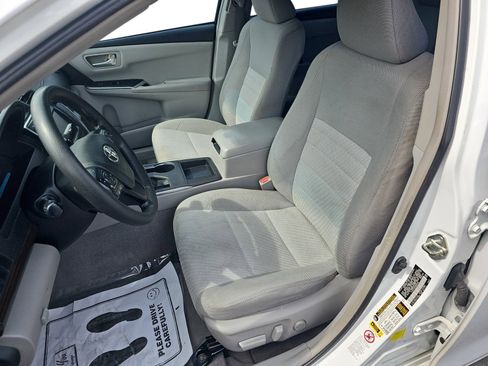 Used 2016 Toyota Camry LE FWD image 12