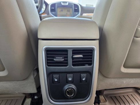 Used 2012 Chrysler 300 C image 37