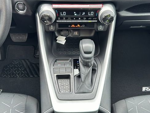 New 2025 Toyota RAV4 XLE image 31