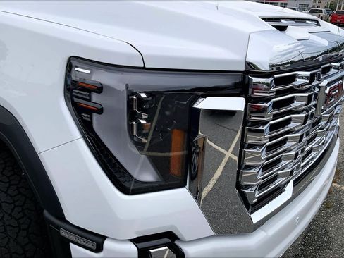 New 2026 GMC Sierra 2500 Denali w/ Denali Reserve Package AWD/4WD image 13