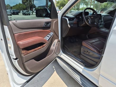 Used 2015 Chevrolet Suburban LTZ RWD image 8
