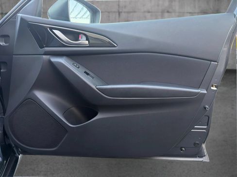 Used 2016 MAZDA MAZDA3 i Sport FWD image 21