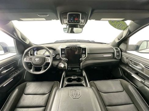 Used 2024 RAM 1500 Laramie AWD/4WD image 3