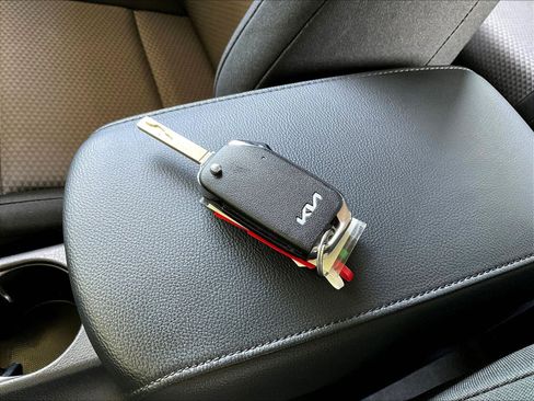 Used 2023 Kia Soul LX FWD image 31