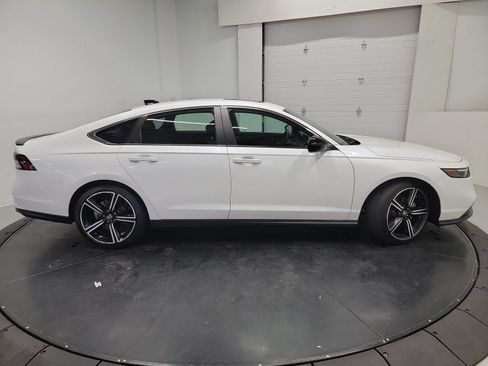 Used 2023 Honda Accord Sport image 11