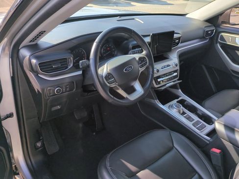 Used 2023 Ford Explorer XLT w/ Equipment Group 202A image 10