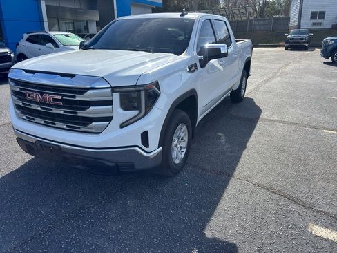Used 2024 GMC Sierra 1500 SLE w/ Preferred Package image 2