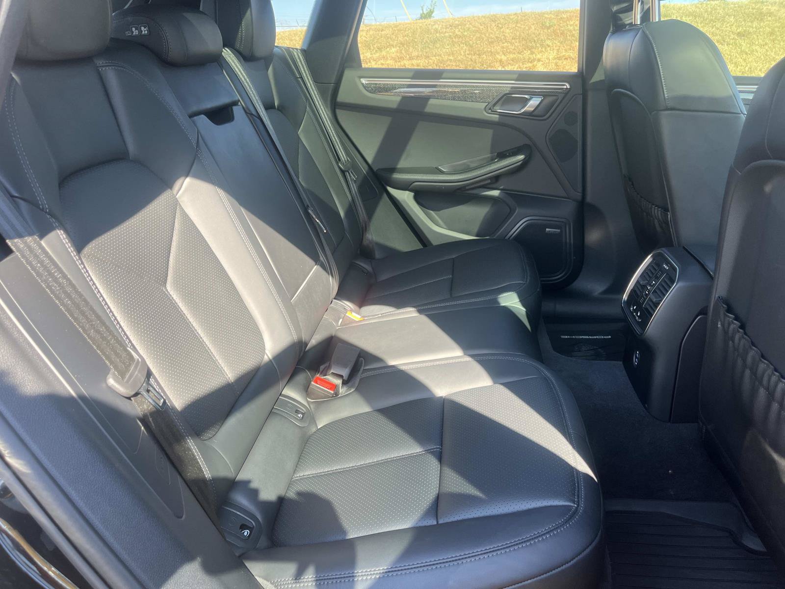 Used 2024 Porsche Macan AWD/4WD image 20