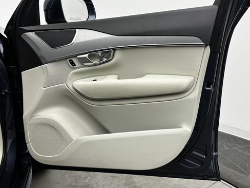 Used 2022 Volvo XC90 T5 Momentum image 39
