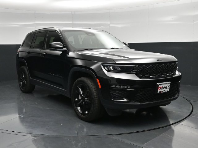 Used 2023 Jeep Grand Cherokee Limited w/ Black Appearance Package AWD/4WD image 6