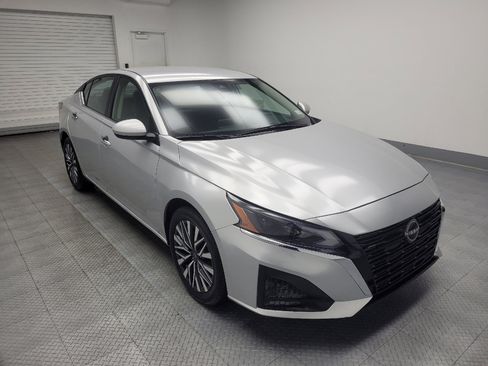 Used 2023 Nissan Altima 2.5 SV image 13