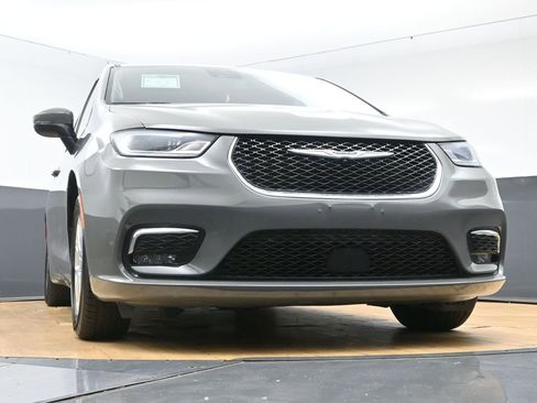 Used 2023 Chrysler Pacifica Touring-L FWD image 46
