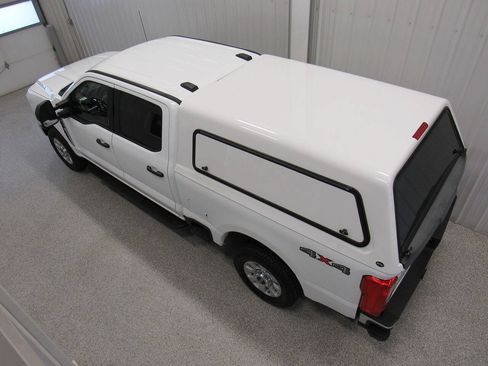 Used 2023 Ford F250 XLT AWD/4WD image 6