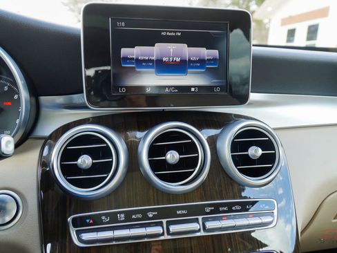 Used 2017 Mercedes-Benz GLC 300 image 29