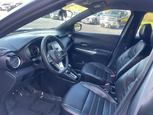 Used 2019 Nissan Kicks SR w/ SR Premium Package image 17