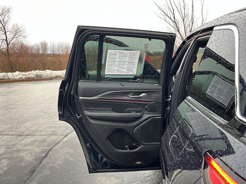 Used 2024 Jeep Grand Cherokee Overland w/ Adv Protech Group III image 38