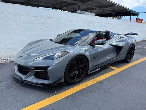 Used 2024 Chevrolet Corvette Z06 w/ Stealth Interior Trim Package RWD image 19