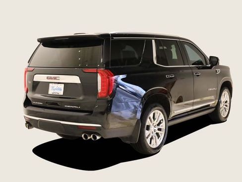 Used 2021 GMC Yukon Denali w/ Denali Premium Package image 6