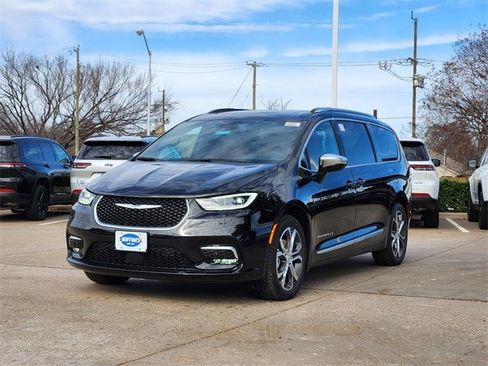 New 2026 Chrysler Pacifica Pinnacle image 2