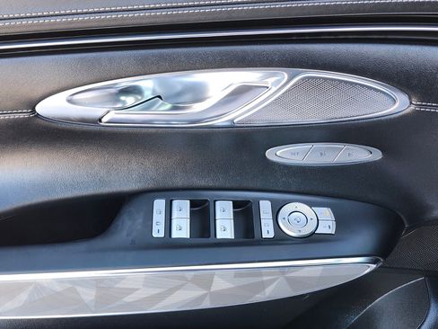 Used 2025 Genesis GV70 3.5T Sport w/ Sport Advanced Package image 17