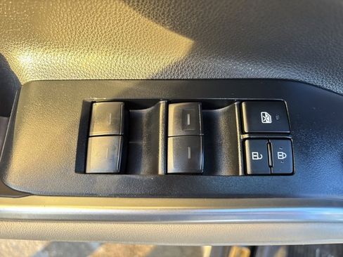 Used 2023 Toyota Highlander XLE image 23