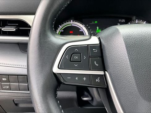 Used 2023 Toyota Highlander XLE AWD/4WD image 23