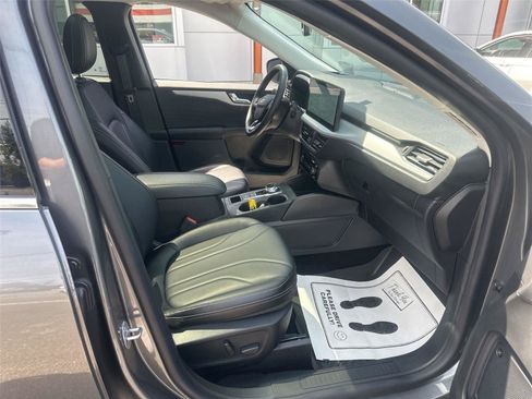 Used 2025 Ford Escape SE w/ PHEV Premium Package FWD image 11