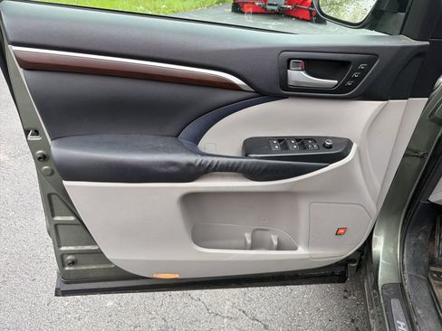 Used 2015 Toyota Highlander Limited AWD/4WD image 11