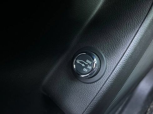 Used 2020 Chevrolet Traverse LT FWD image 17