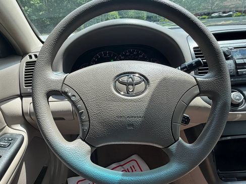 Used 2005 Toyota Camry LE FWD image 30