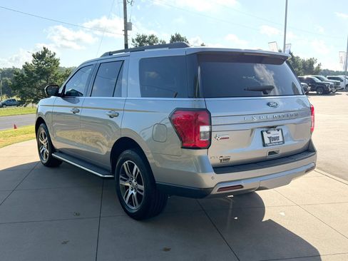 Used 2023 Ford Expedition XLT RWD image 4