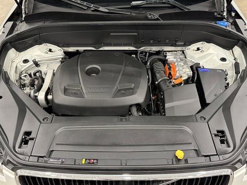 Used 2016 Volvo XC90 T8 Momentum w/ Vision Package image 38