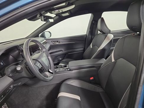 Used 2025 Toyota Camry SE FWD image 12