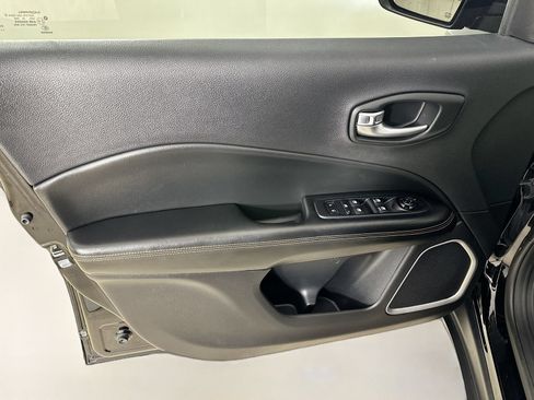 Used 2019 Jeep Compass Limited w/ Safety & Security Group AWD/4WD image 15