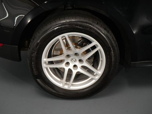 Used 2018 Porsche Macan AWD/4WD image 21