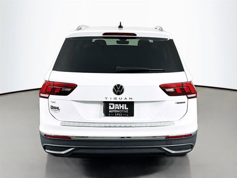 Used 2022 Volkswagen Tiguan SE image 6