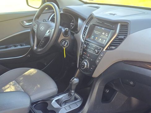 Used 2018 Hyundai Santa Fe SE FWD image 18