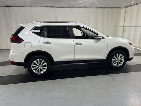 Used 2018 Nissan Rogue SV AWD/4WD image 2