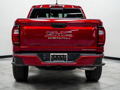 Used 2024 GMC Canyon Denali image 9