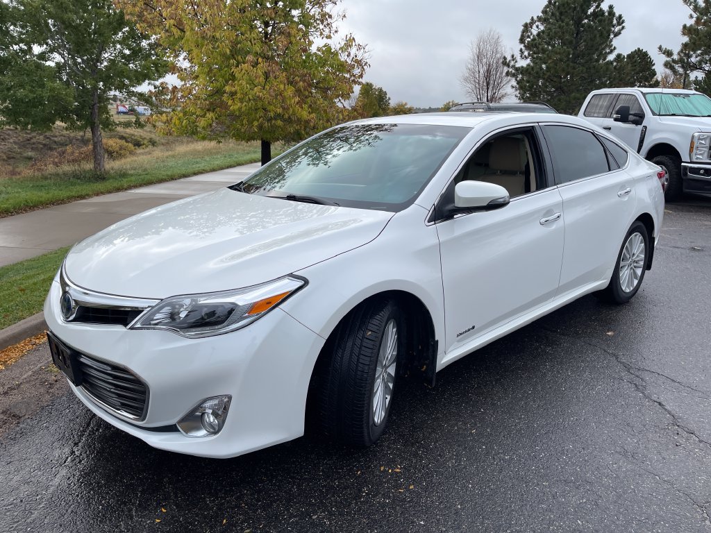 Used 2014 Toyota Avalon Limited w/ Technology Package FWD image 2