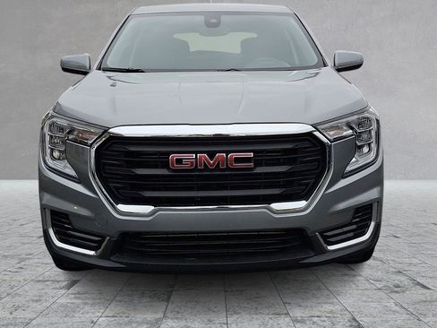 Certified 2024 GMC Terrain SLE FWD image 2