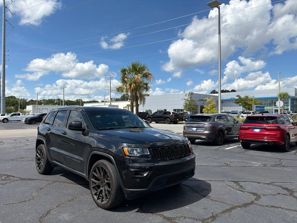 Used 2020 Jeep Grand Cherokee Laredo w/ 18" Wheel & 8.4" Radio Group RWD 360° Tour