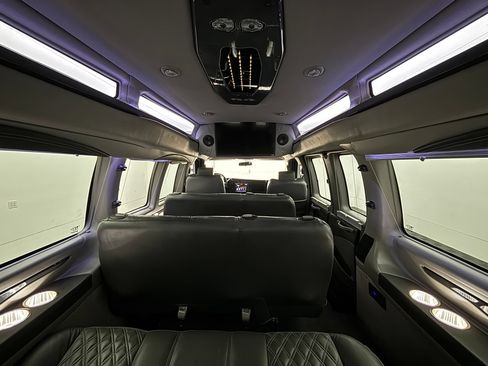 Used 2023 Chevrolet Express 2500 Extended RWD image 3